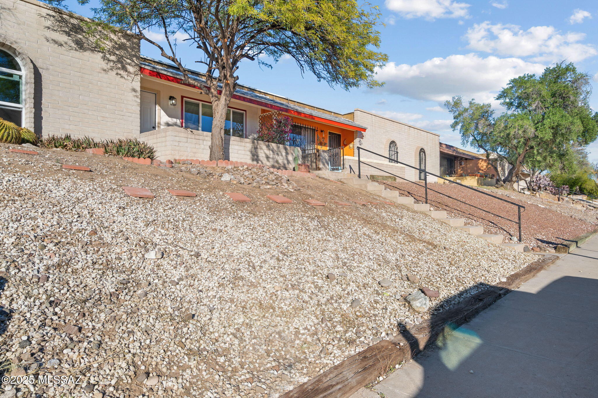 1852 West Caravelle Road Tucson, AZ 85713 - Photo 4 of 29 4-web-or-mls-1852 W Caravelle Rd-77