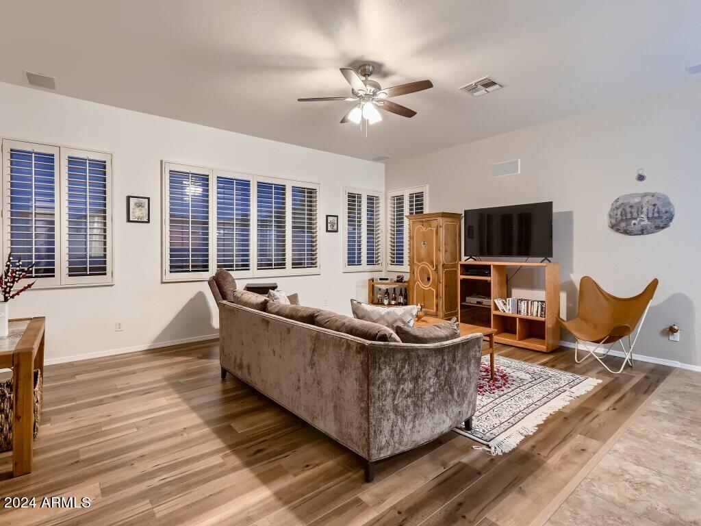 6920 West Rowel Road Peoria, AZ 85383 - Photo 12 of 27 19 Family Room-2