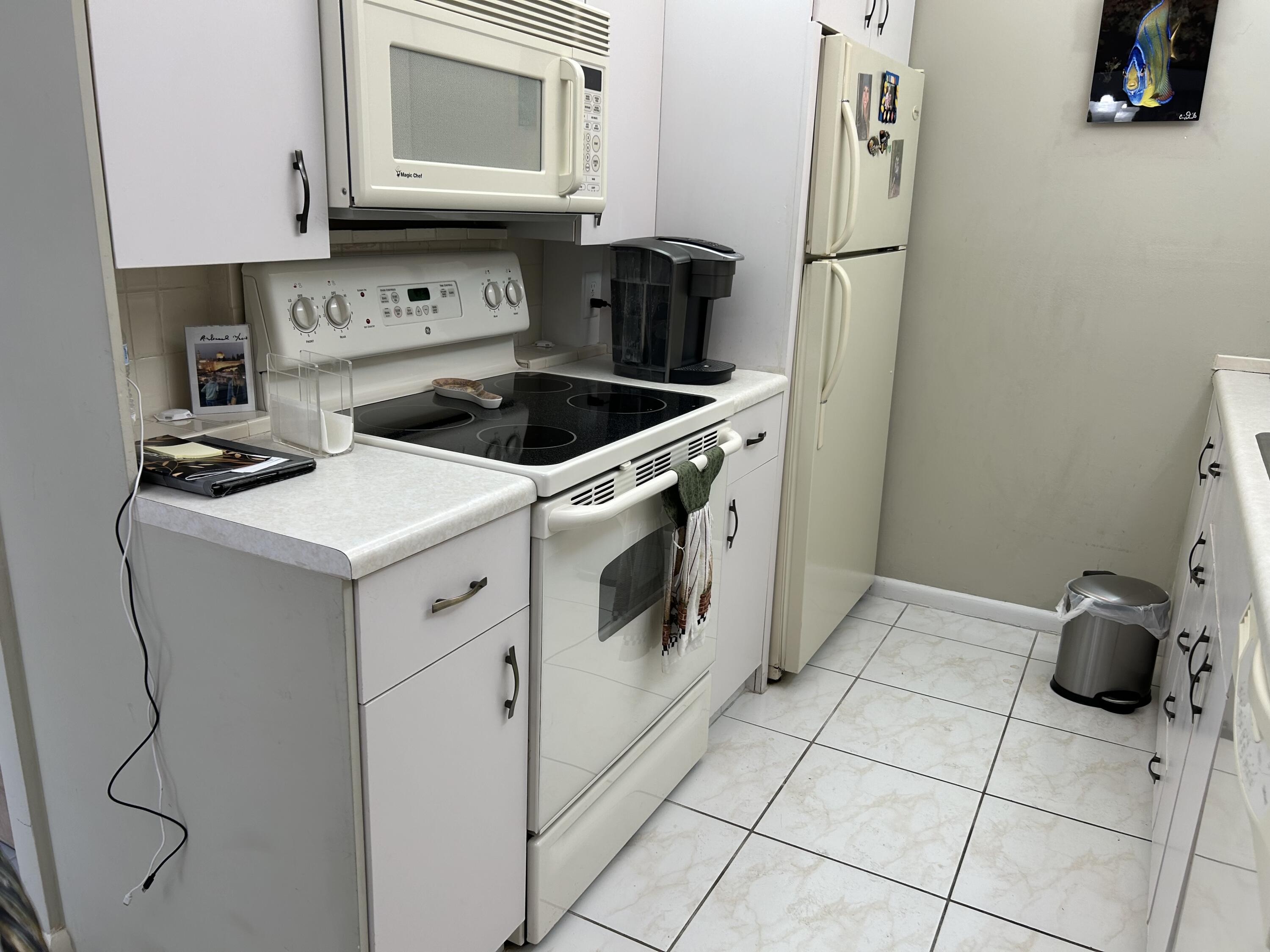 2010 Exeter, Unit 2010A Boca Raton, FL 33434 - Photo 3 of 16 Kitchen