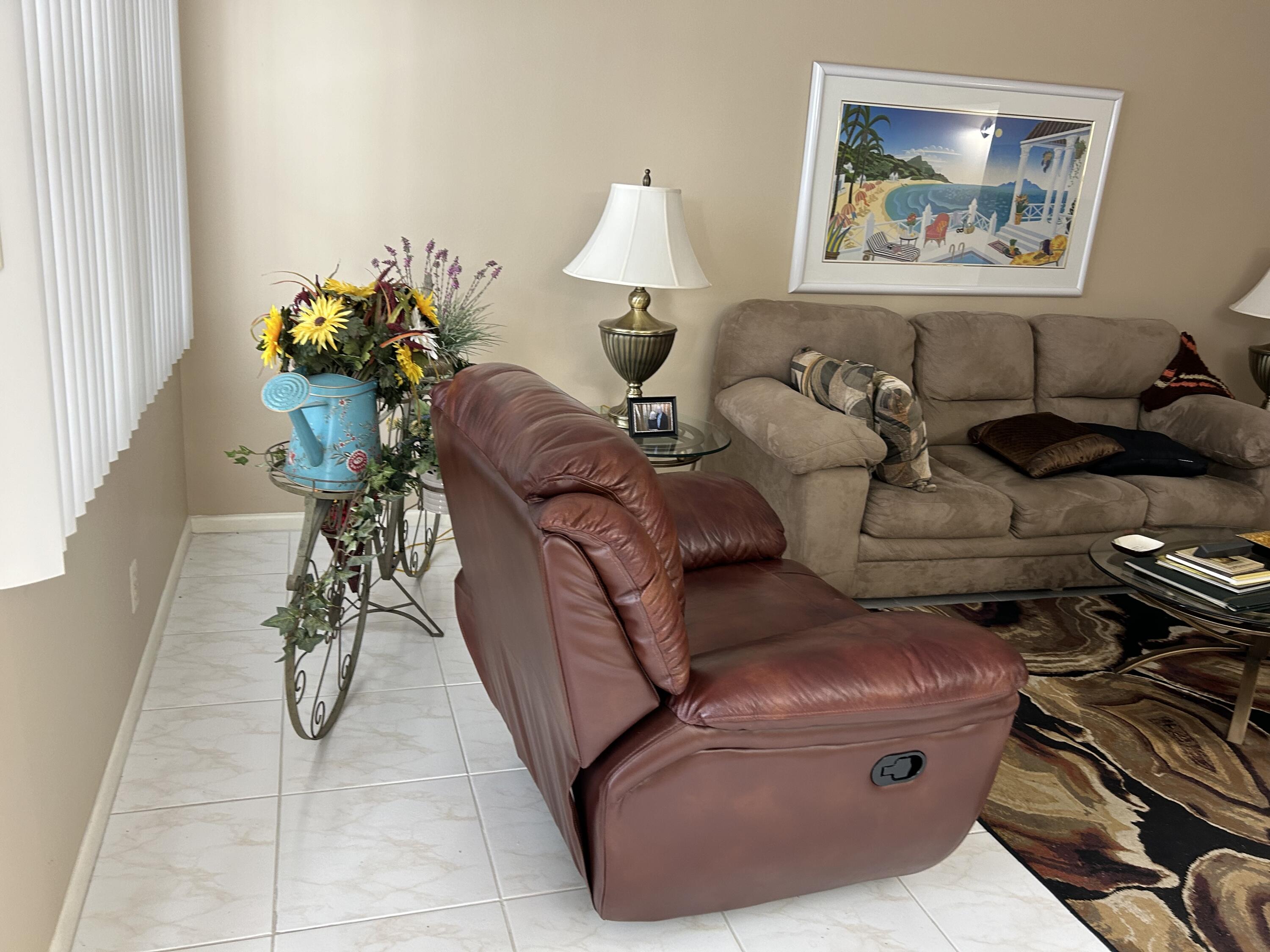 2010 Exeter, Unit 2010A Boca Raton, FL 33434 - Photo 5 of 16 Living Room
