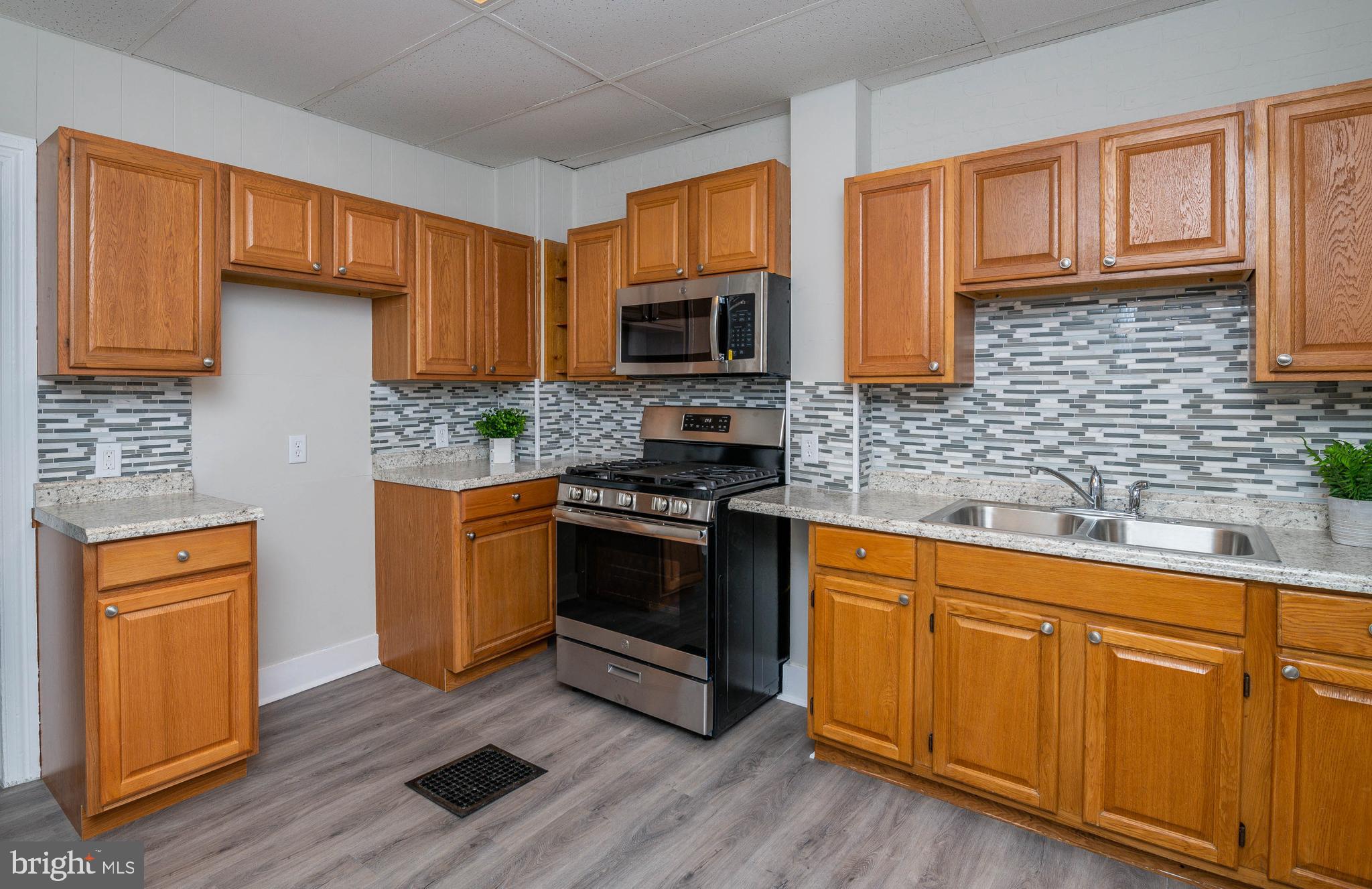 2230 Kutztown Road Reading, PA 19605 - Photo 6 of 25 Gallery Image 6
