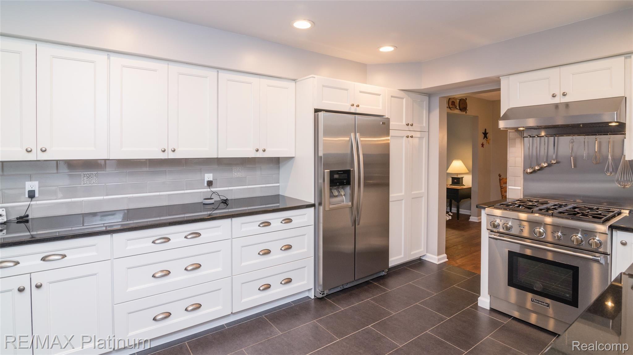 18571 Gill Road Livonia, MI 48152 - Photo 14 of 48 022_38.jpg