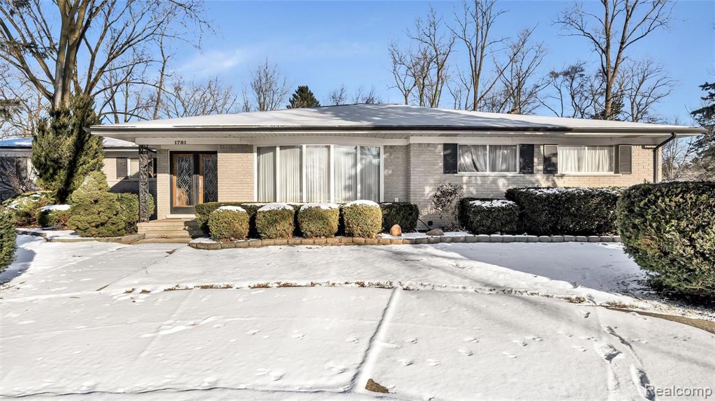1781 Mackwood Road Rochester Hills, MI 48307 - Photo 1 of 39