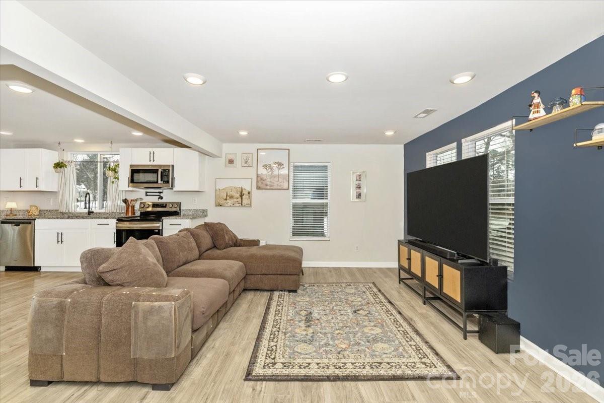 126 Laura Road Mooresville, NC 28117 - Photo 3 of 37 Gallery Image 3