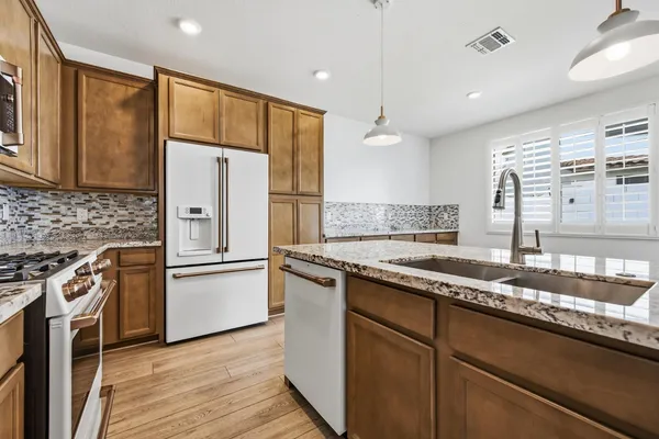 $2,400 | 4834 South Ferric, Mesa, AZ 85212