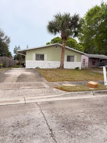 $2,000 | 812 North 24th Street, Fort Pierce, FL 34950
