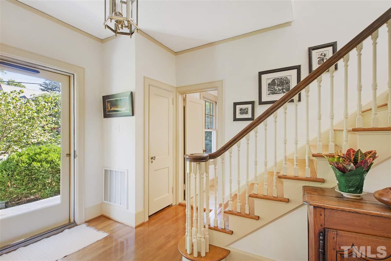 2629 Fairview Road Raleigh, NC 27608 - Photo 4 of 29