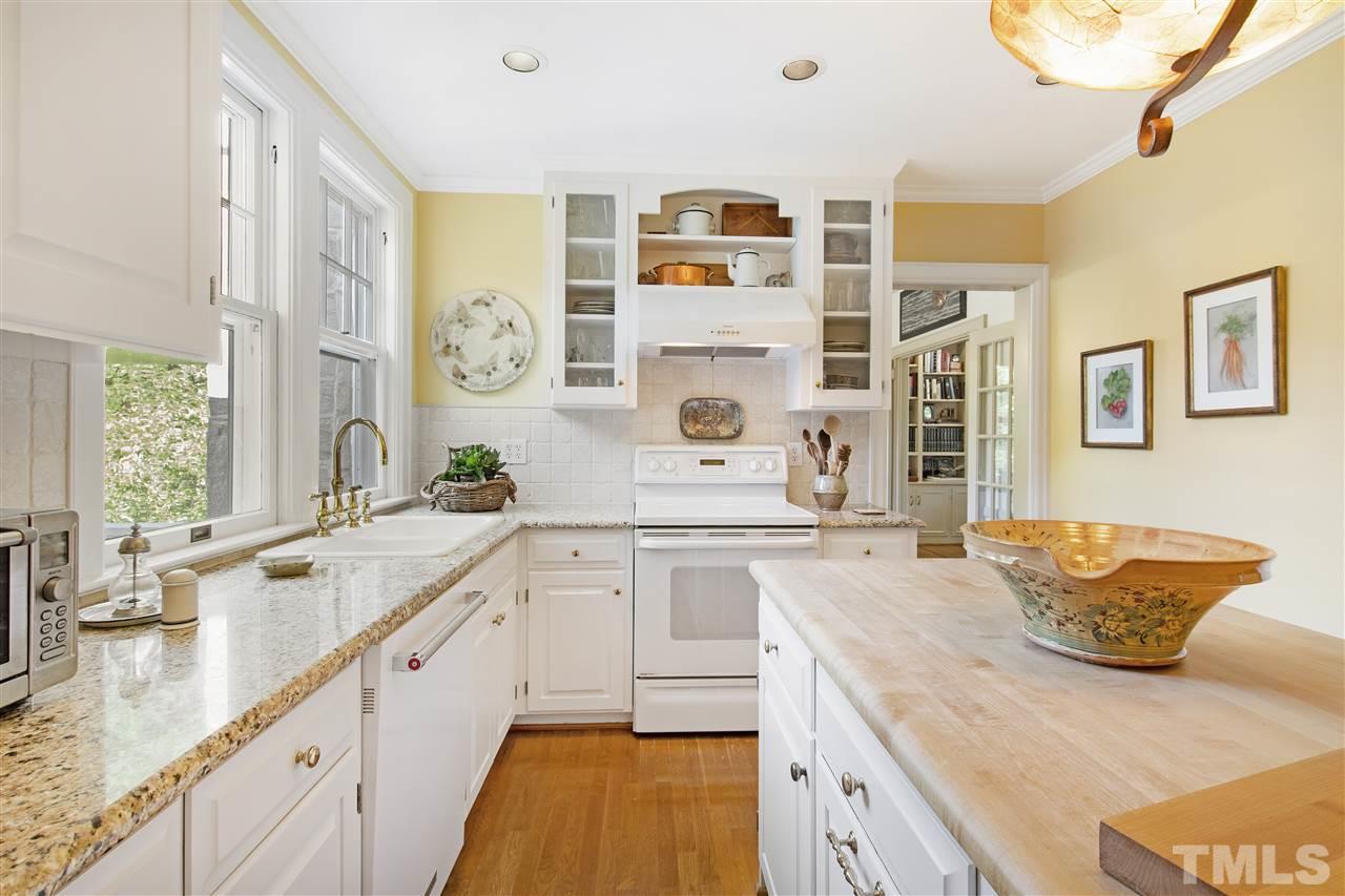 2629 Fairview Road Raleigh, NC 27608 - Photo 8 of 29