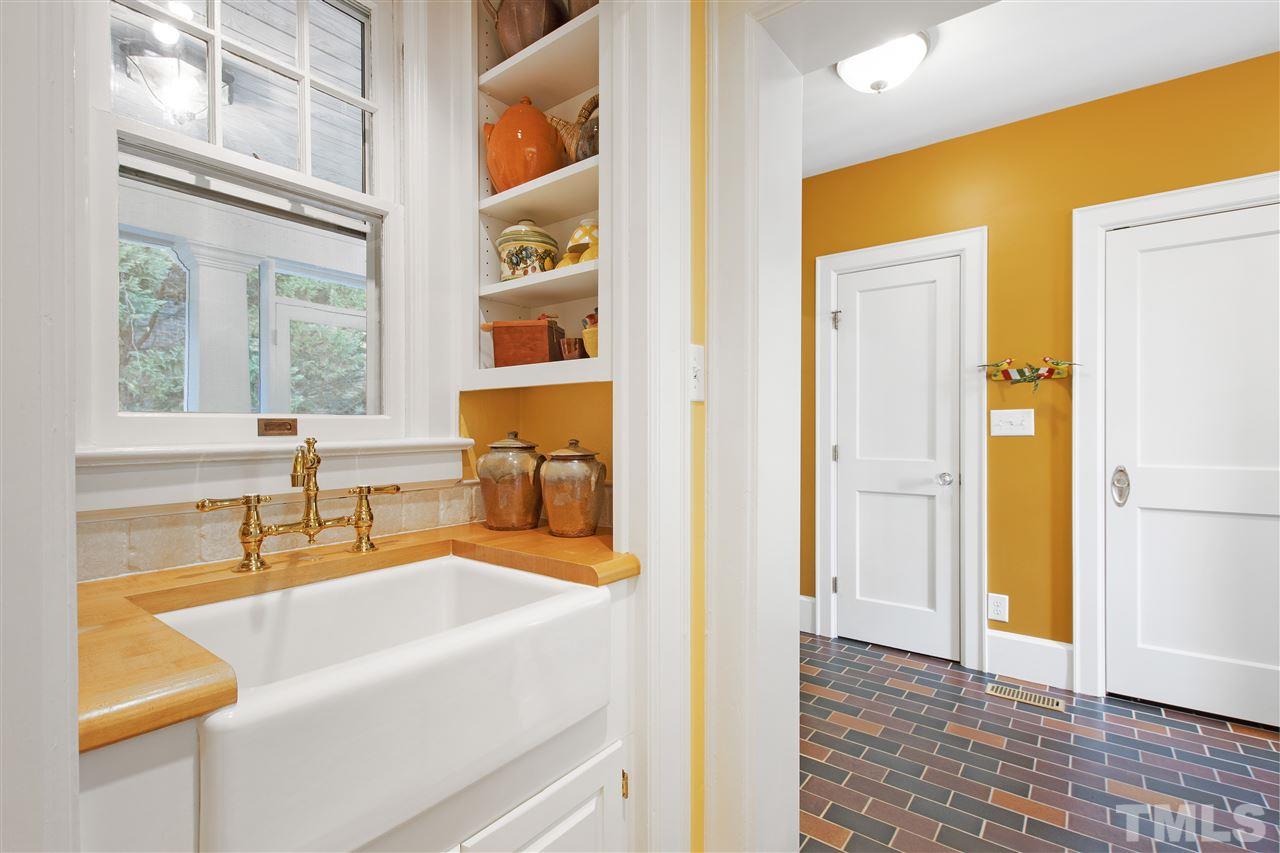 2629 Fairview Road Raleigh, NC 27608 - Photo 9 of 29