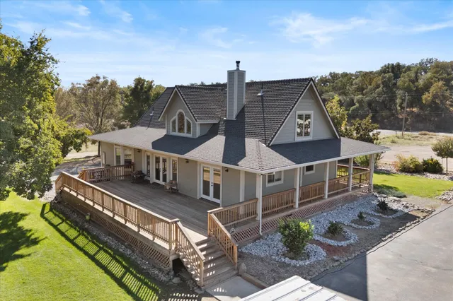 front view of house with a yard