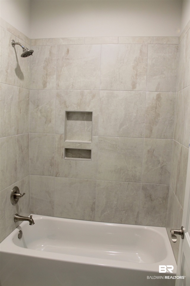 8733 Rosedown Lane Daphne, AL 36526 - Photo 28 of 32 Full bath upstairs