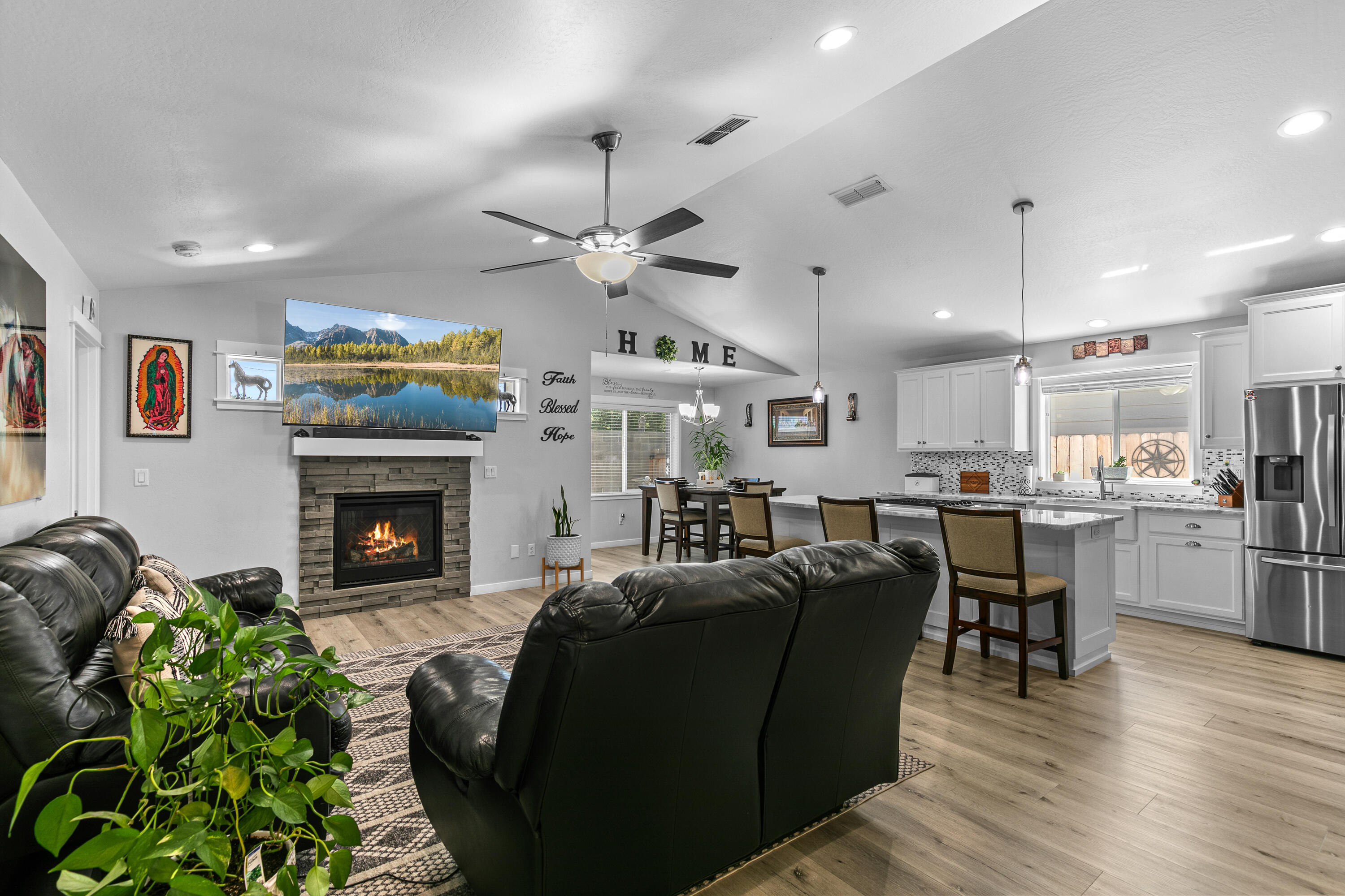 301 Reanna Way Medford, OR 97501 - Photo 20 of 36 9R9A8572