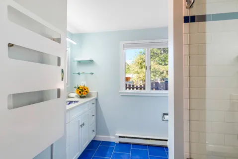 a view of utility room