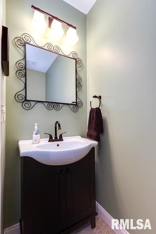 1510 Fox Ridge Road Eldridge, IA 52748 - Photo 12 of 24 Gallery Image 12