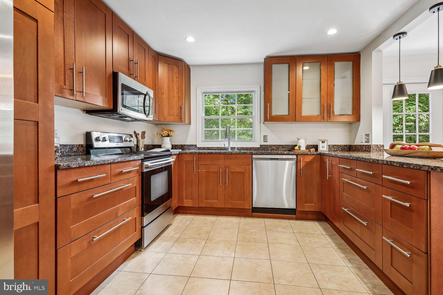 1851 Wainwright Drive Reston, VA 20190 - Photo 11 of 44 Kitchen