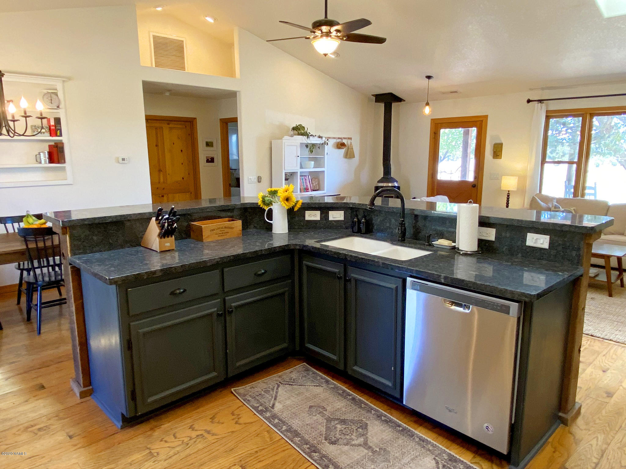 5650 Foster Road Flagstaff, AZ 86004 - Photo 8 of 36 A39E9FD9-D966-41B1-A645-B5F9F9E5DD23