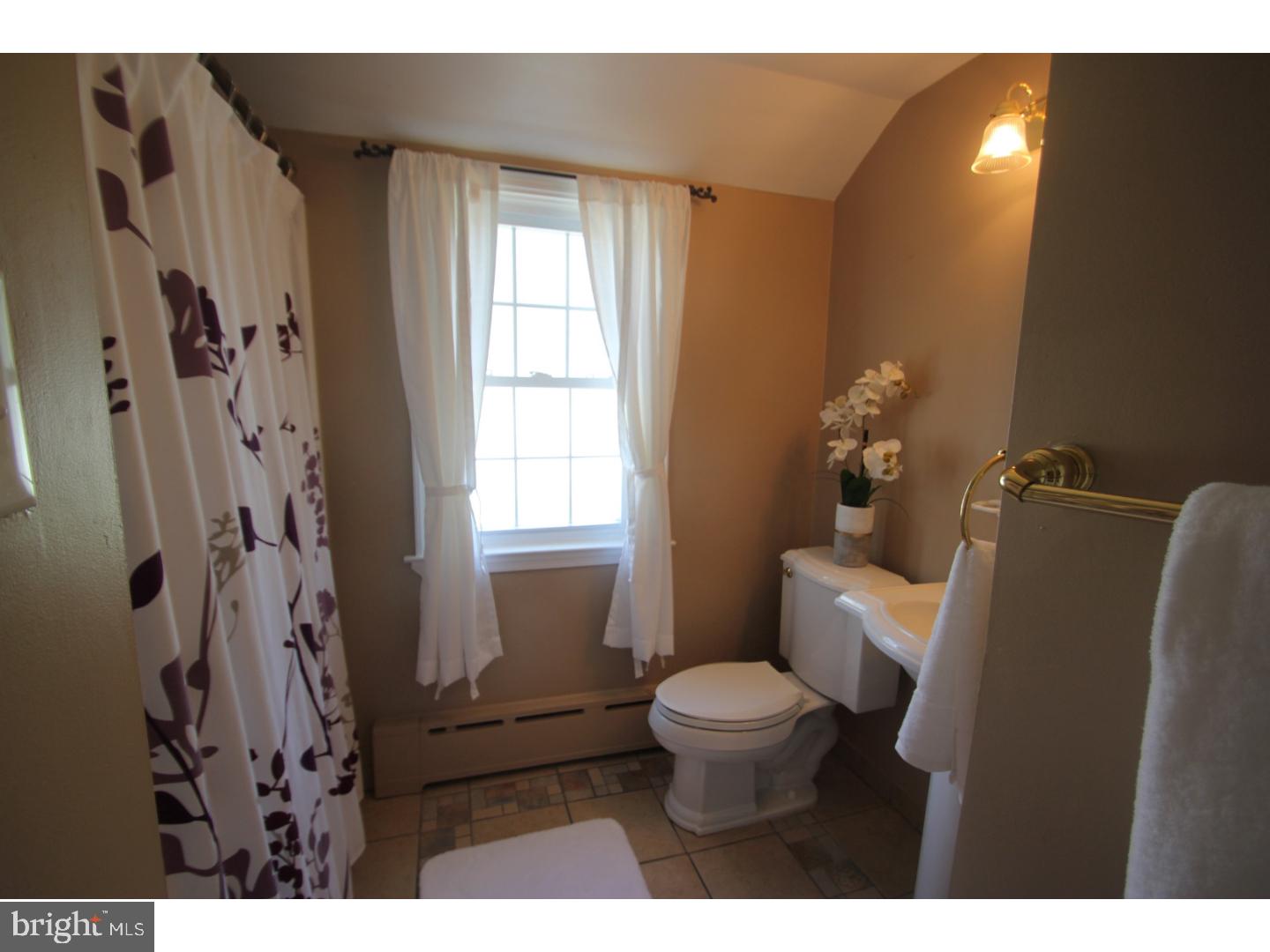 105 Friendship Road Drexel Hill, PA 19026 - Photo 17 of 23 Bathroom