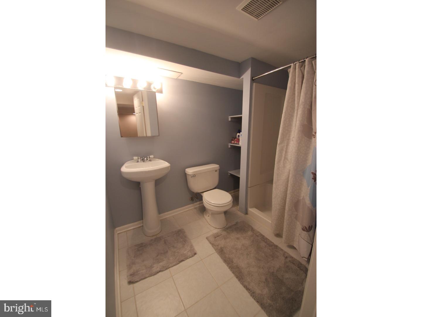 105 Friendship Road Drexel Hill, PA 19026 - Photo 20 of 23 Bathroom