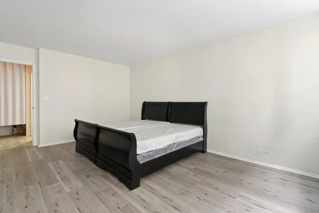 $2,000 | 4250 North Marine Drive, Unit 827, Chicago, IL 60613