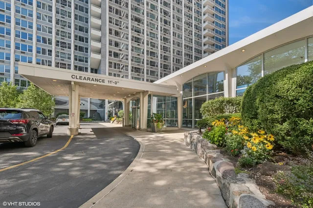 $2,000 | 4250 North Marine Drive, Unit 827, Chicago, IL 60613