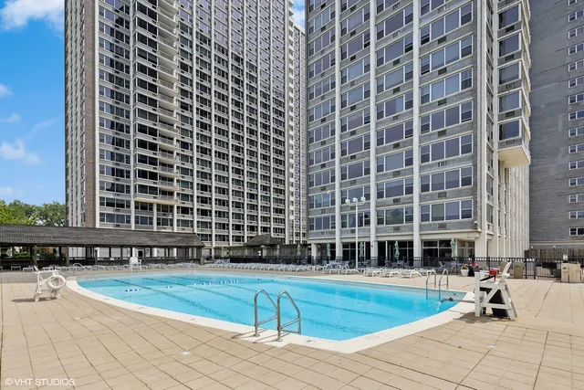 $2,000 | 4250 North Marine Drive, Unit 827, Chicago, IL 60613