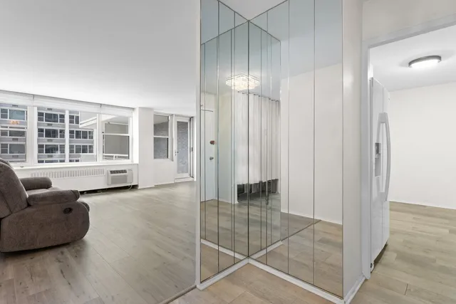 $2,000 | 4250 North Marine Drive, Unit 827, Chicago, IL 60613