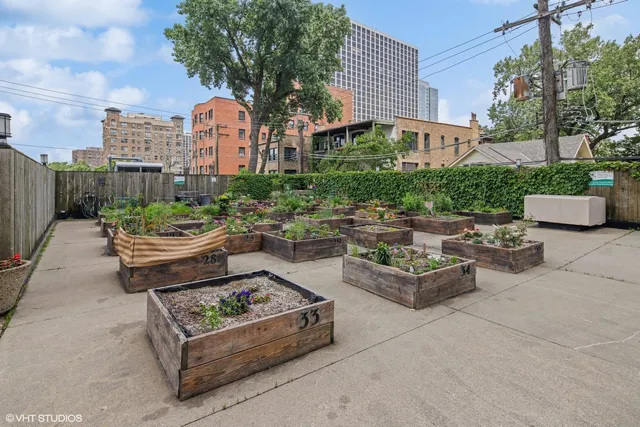 $2,000 | 4250 North Marine Drive, Unit 827, Chicago, IL 60613