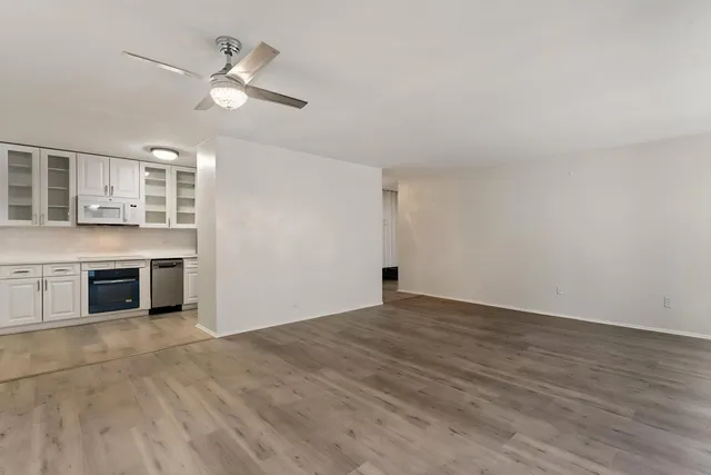 $2,000 | 4250 North Marine Drive, Unit 827, Chicago, IL 60613