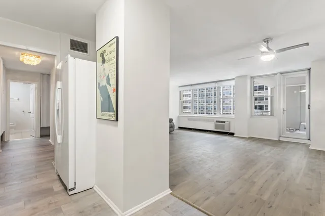 $2,000 | 4250 North Marine Drive, Unit 827, Chicago, IL 60613