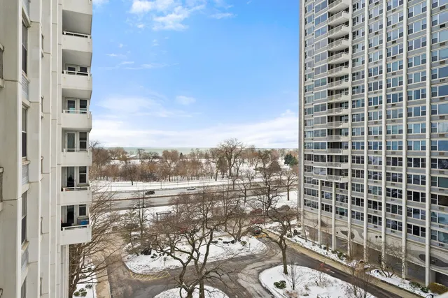 $2,000 | 4250 North Marine Drive, Unit 827, Chicago, IL 60613