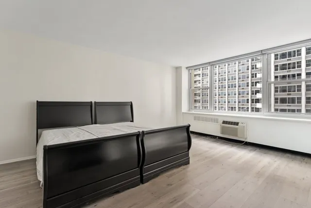 $2,000 | 4250 North Marine Drive, Unit 827, Chicago, IL 60613