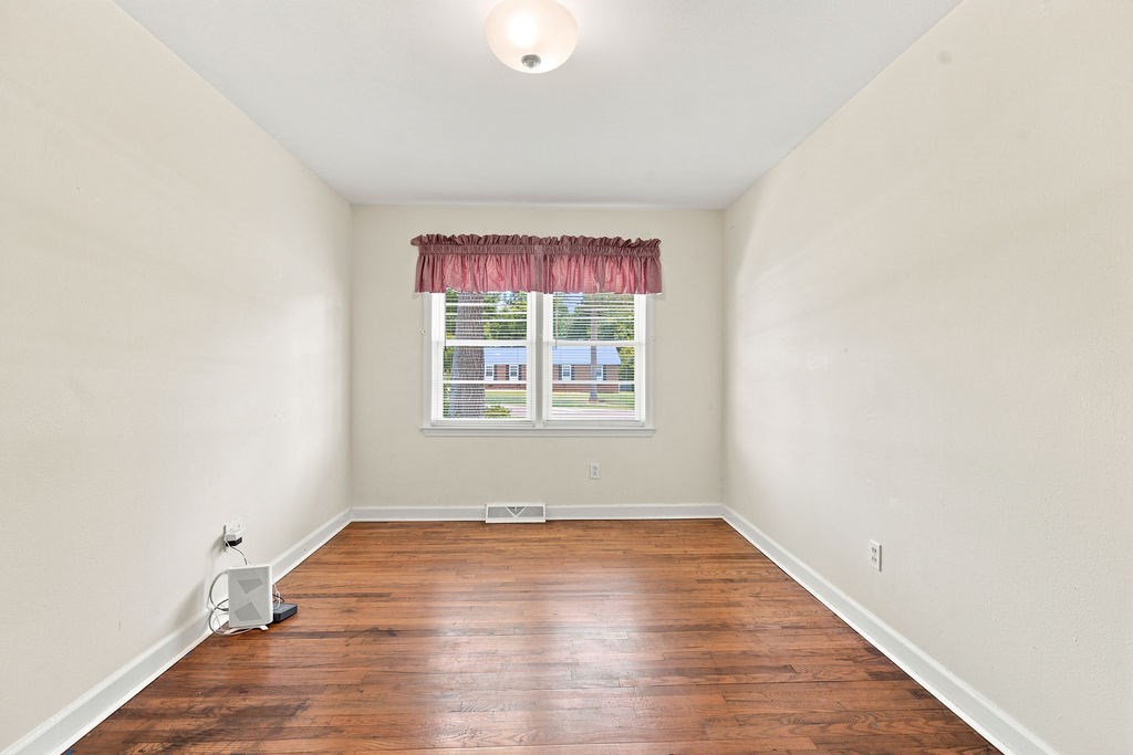 157 Avondale Road Greenwood, SC 29649 - Photo 8 of 31