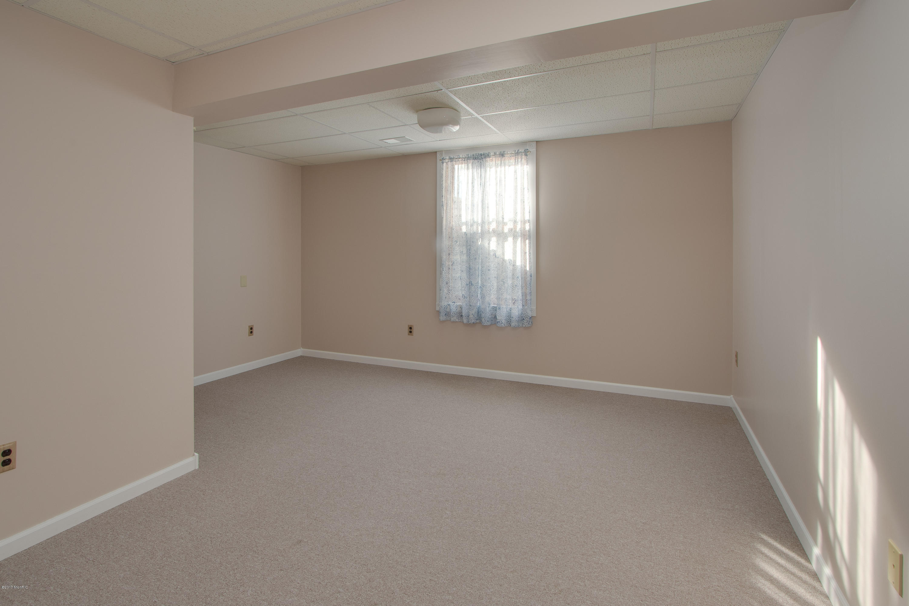 2459 North Drake Road Kalamazoo, MI 49009 - Photo 18 of 29 2459_N_Drake_Road-26