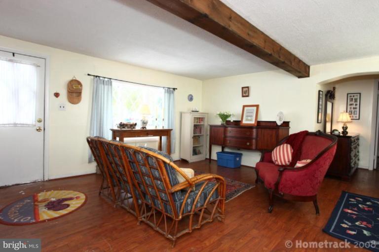 13020 Gent Road Reisterstown, MD 21136 - Photo 17 of 23 Apartment Living Room