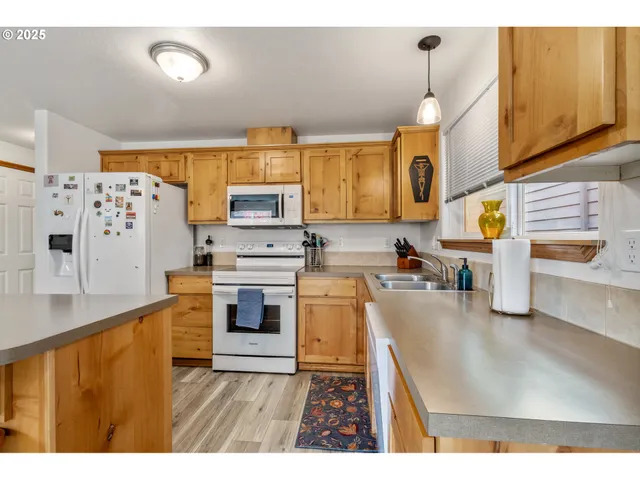 $405,000 | 492 Donna Drive, Newberg, OR 97132