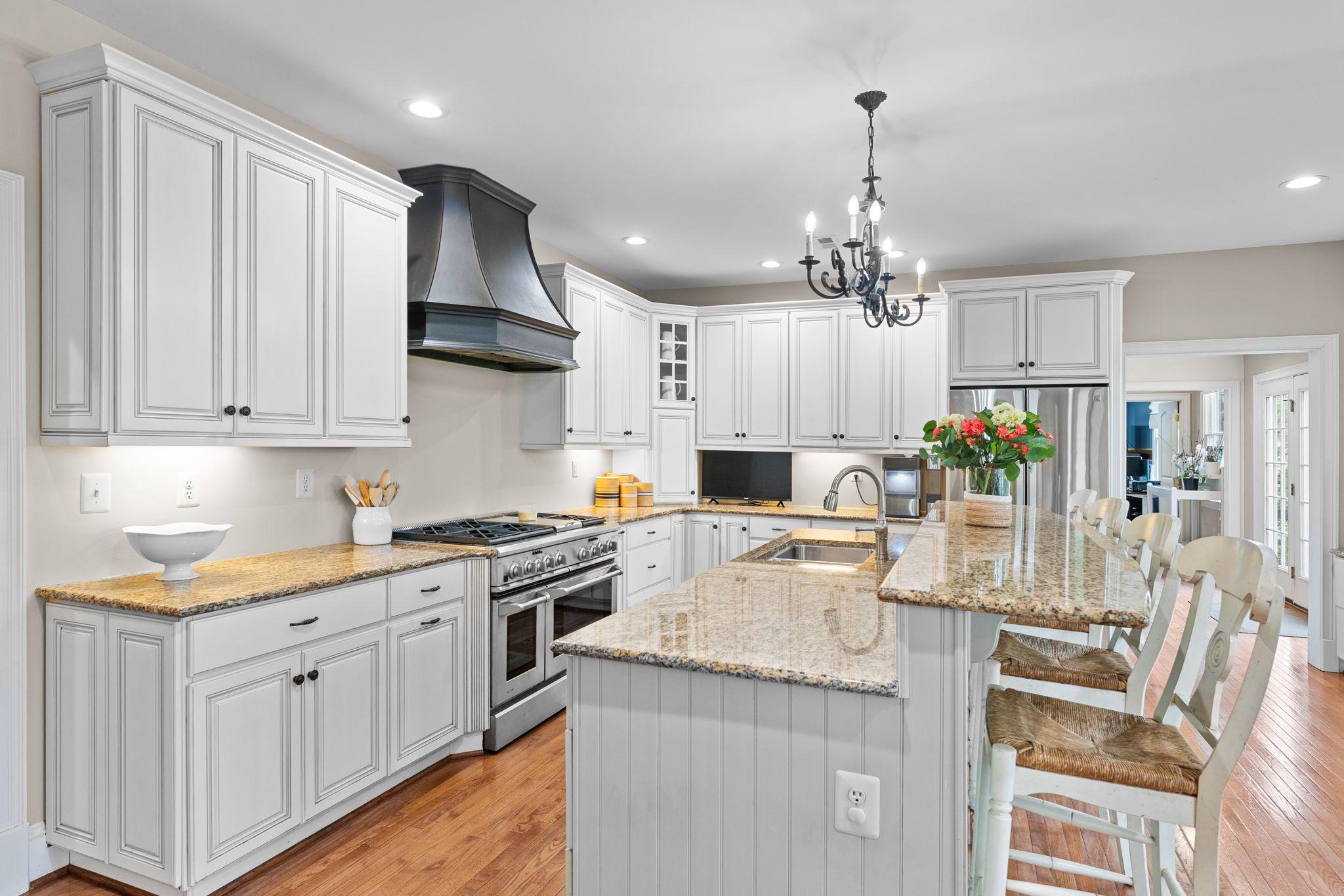 912 Ashbourne Way Schwenksville, PA 19473 - Photo 11 of 45 Elegant kitchen with modern charm