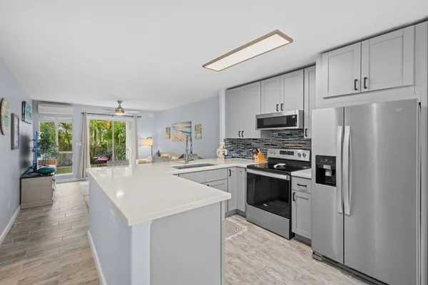 $470,000 | 75-6081 Alii Drive, Unit DD103, Kailua-Kona, HI 96740