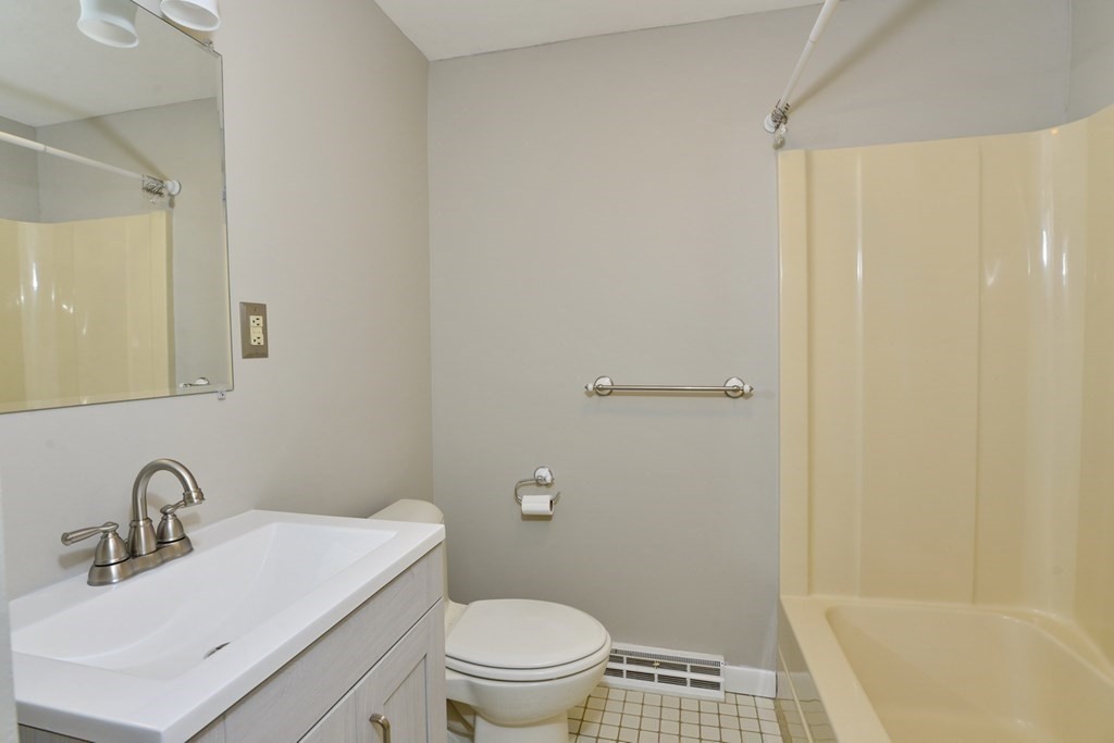 19 Haverstock Road Franklin, MA 02038 - Photo 12 of 37 Gallery Image 12