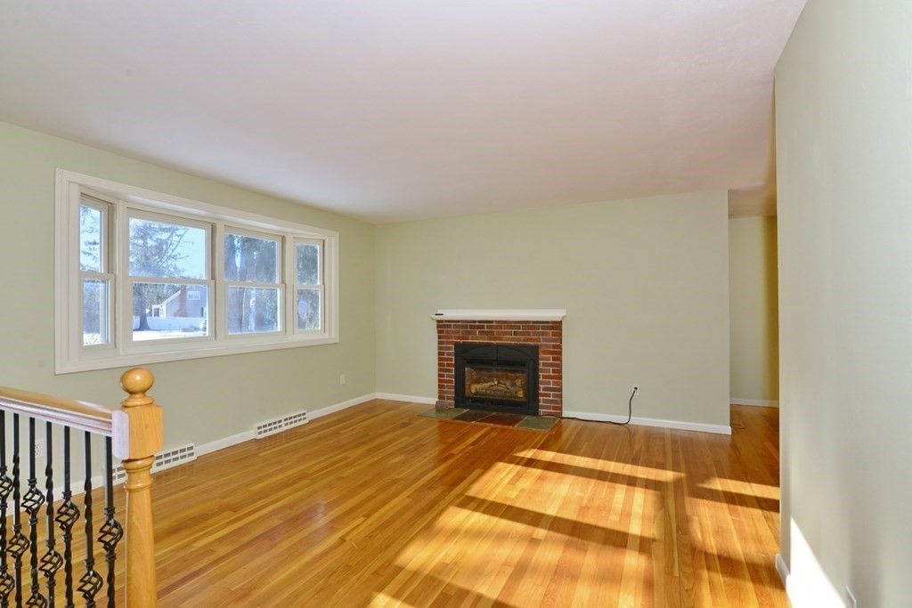 19 Haverstock Road Franklin, MA 02038 - Photo 5 of 37 Gallery Image 5