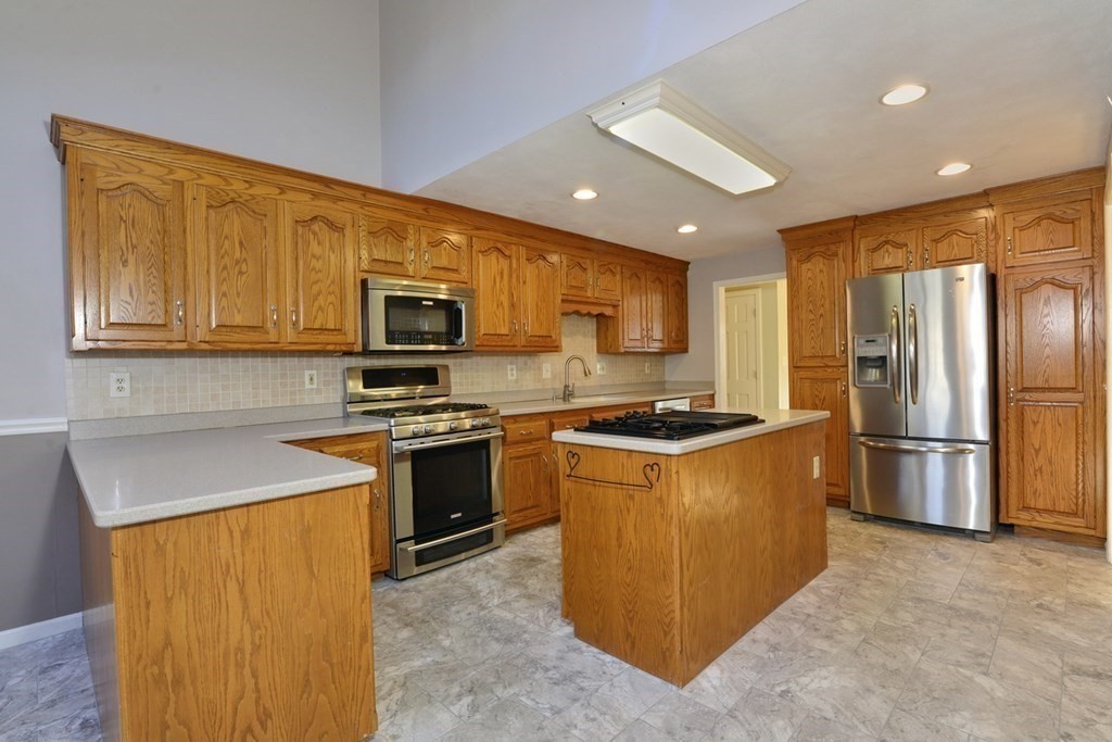 19 Haverstock Road Franklin, MA 02038 - Photo 7 of 37 Gallery Image 7