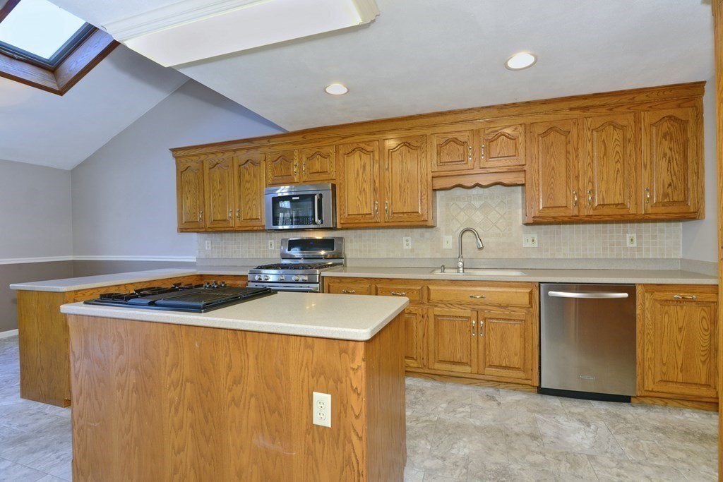 19 Haverstock Road Franklin, MA 02038 - Photo 8 of 37 Gallery Image 8