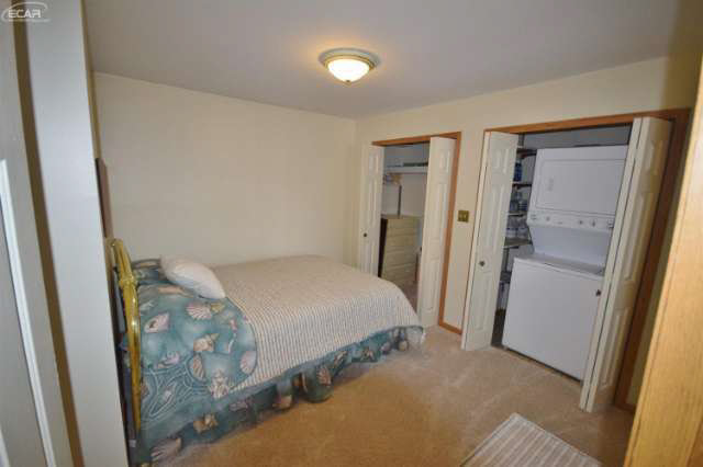 13095 Torrey Road Fenton, MI 48430 - Photo 7 of 11 21120528-6.JPG
