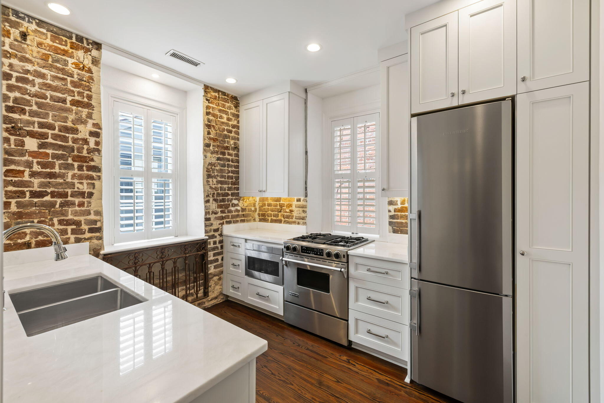 8 Elliott Street Charleston, SC 29401 - Photo 9 of 19 8-web-or-mls-8 Elliott St CoastalRE-6 (1