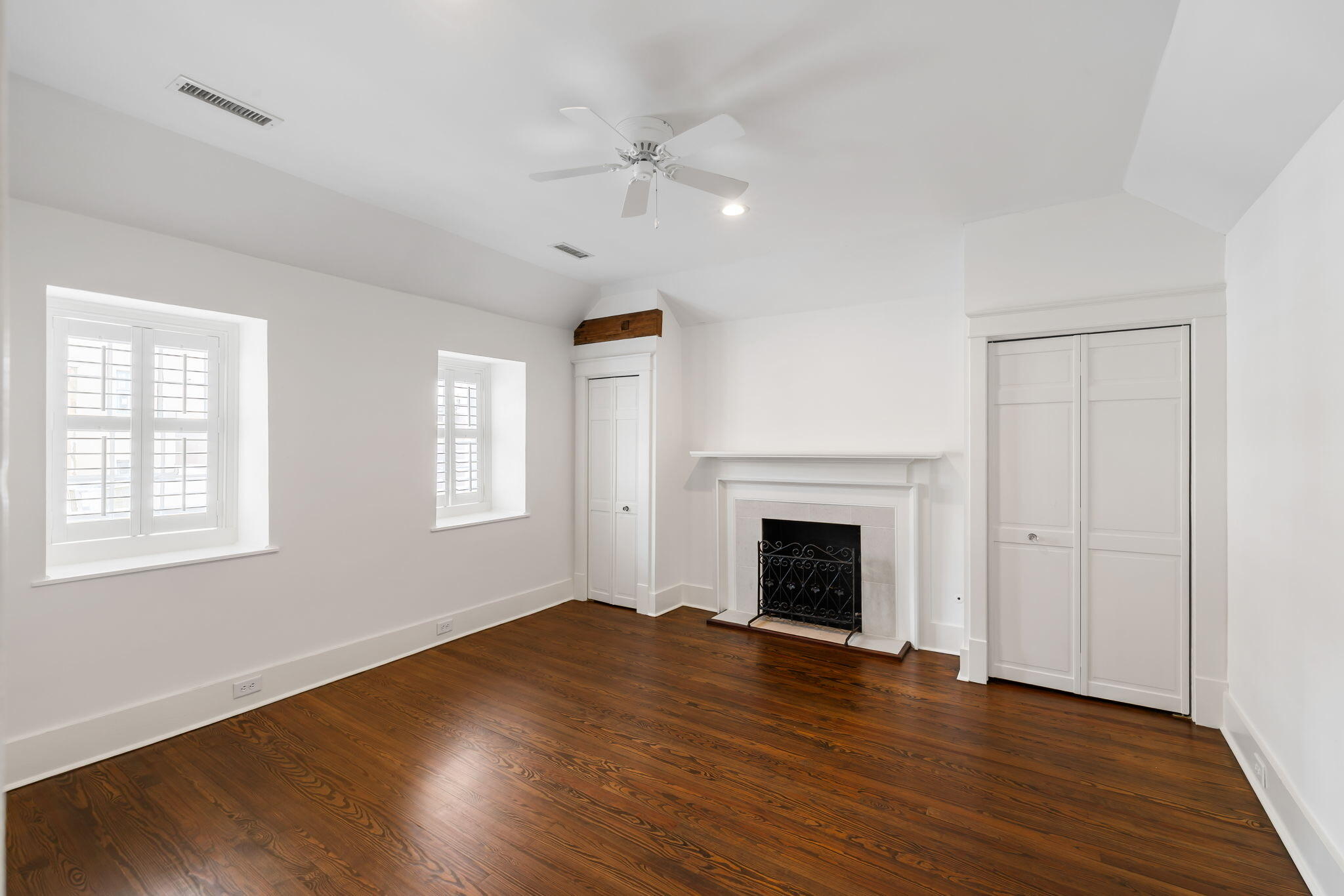 8 Elliott Street Charleston, SC 29401 - Photo 10 of 19 9-web-or-mls-8 Elliott St CoastalRE-7