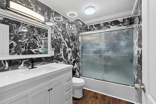 $645,000 | 7522 Mackey Street, Overland Park, KS 66204