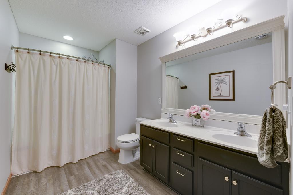 6711 Folkestone Road Apple Valley, MN 55124 - Photo 11 of 20 Gallery Image 11