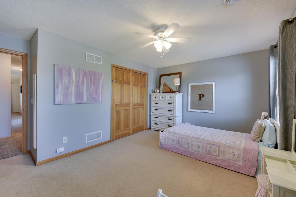 6711 Folkestone Road Apple Valley, MN 55124 - Photo 13 of 20 Gallery Image 13