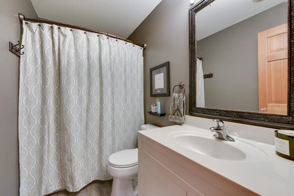 6711 Folkestone Road Apple Valley, MN 55124 - Photo 14 of 20 Gallery Image 14