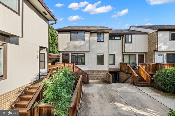$3,150 | 1709 Westwind Way, Unit 10B, McLean, VA 22102