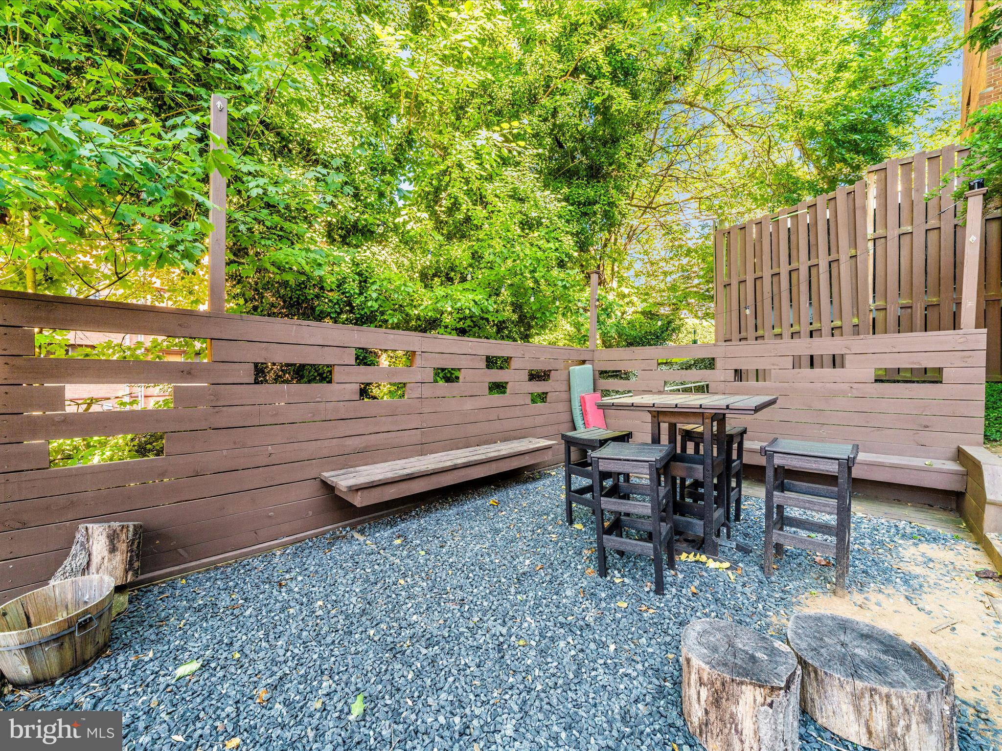 3900 Tunlaw Road Northwest, Unit 613 Washington, DC 20007 - Photo 28 of 31 a view of a patio with table and chairs with wooden fence